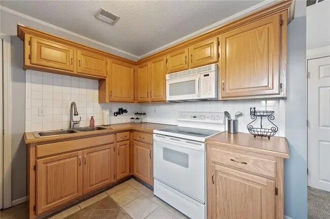 Photo - 2101 SW Wall St Unit Apartment A