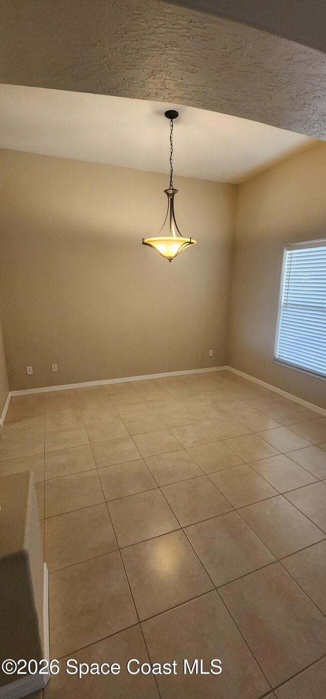 3800 Sunbeam Ct