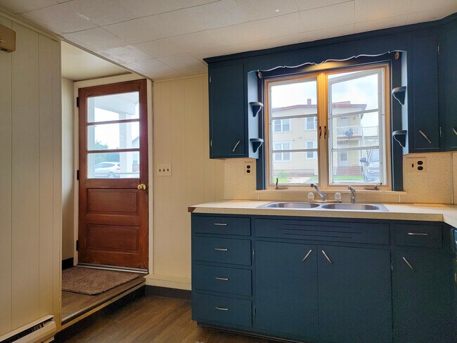 Photo - 984 W Main St Unit Apt 4