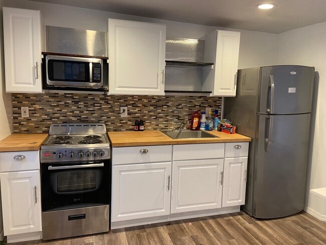 Building Photo - 373-375-375 3rd St Unit B