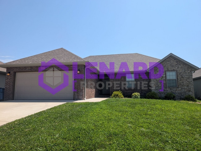 Building Photo - Spacious 3 Bedroom Home!