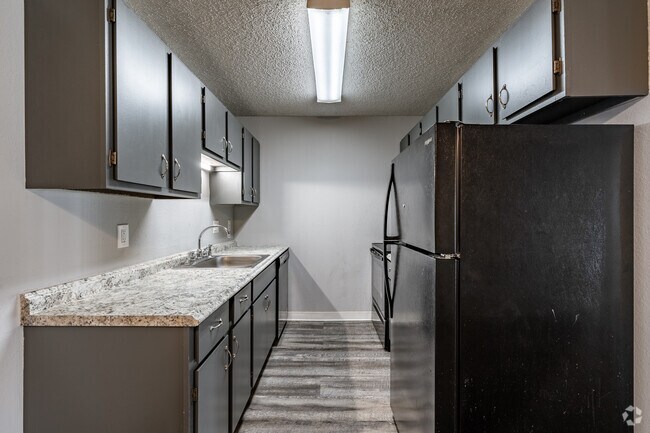 1BR, 1BA - 704SF - Kitchen
