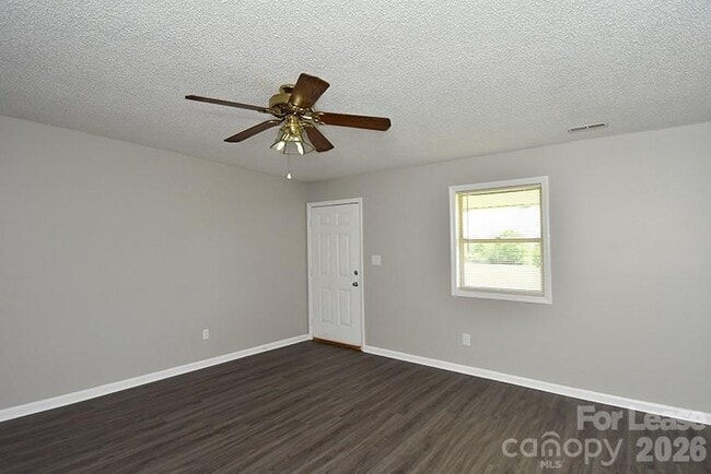 Photo - 166 Glen-Gar Dr