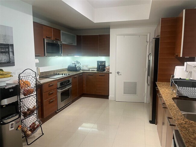 Photo - 3330 NE 190th St Unidad 1615