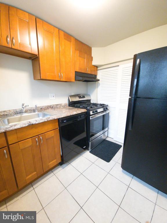 Photo - 2528 Iverson St