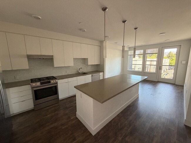 Building Photo - $2,695 / 1 BR - STYLISH & CONVENIENT HOME IN THE HEART OF FREMONT!