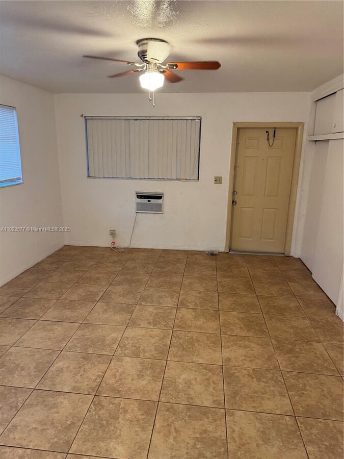 Photo - 1721 Plunkett St Unit 3