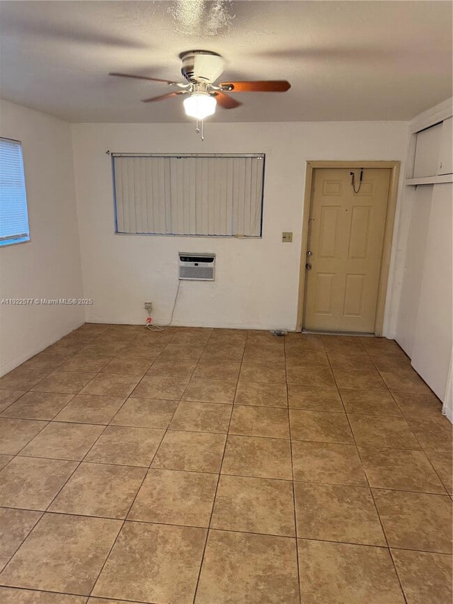 Building Photo - 1721 Plunkett St Unit 3