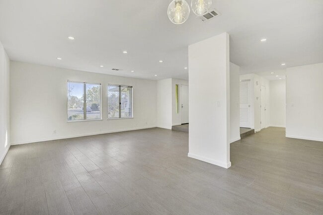 Photo - 312 N Alamo Dr