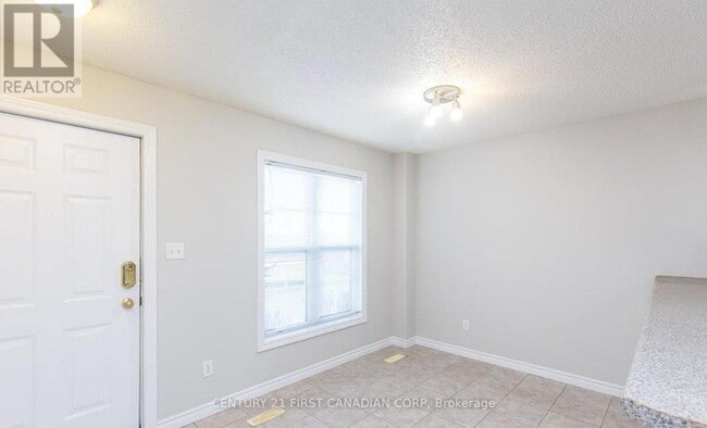 Photo - 600 Sarnia Rd