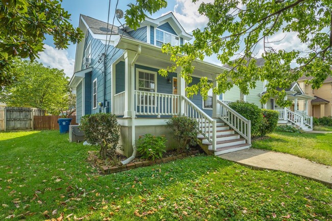 Building Photo - 3 bedroom, 2 bathroom home in the Southside!