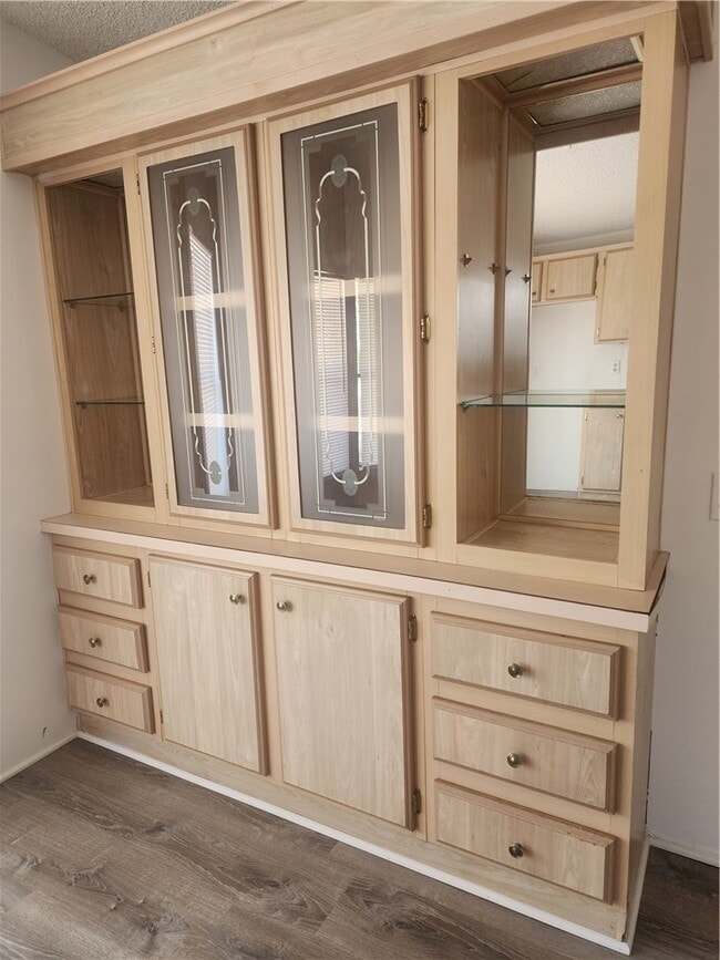 Photo - 691 Church St