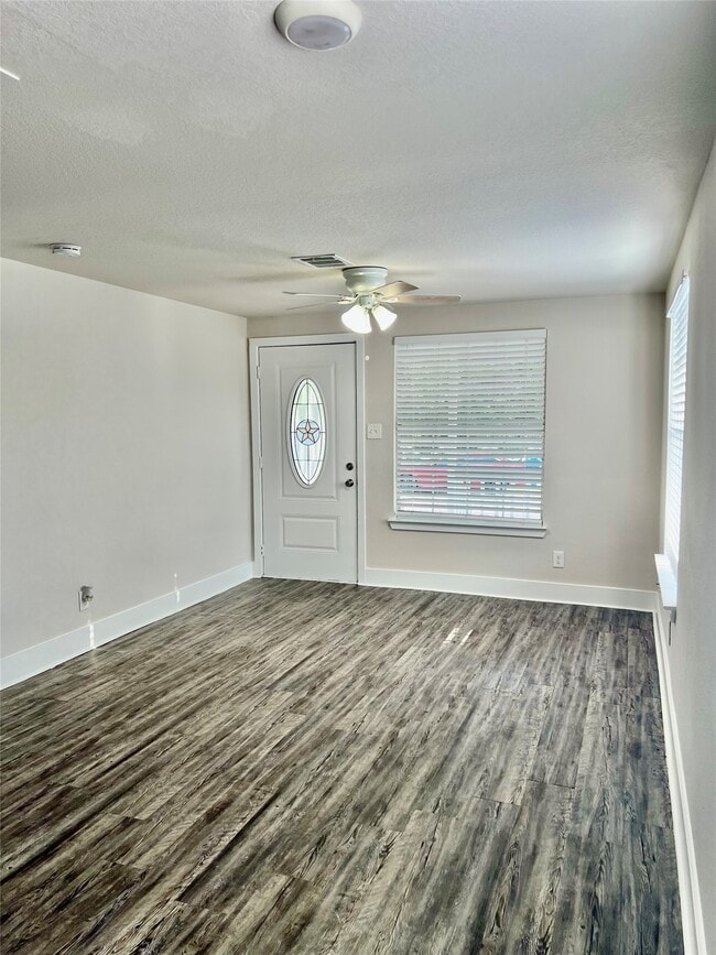 Photo - 21415 Russell Dr