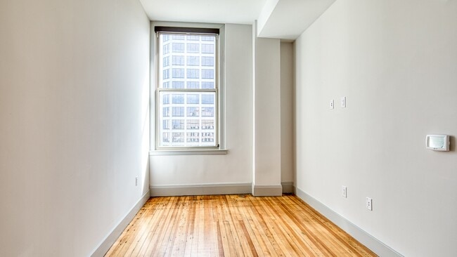 Marshall Floorplan – Bright Bedroom