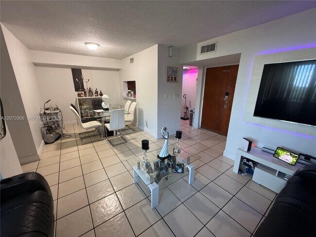Photo - 11800 SW 18th St Unit 407-4