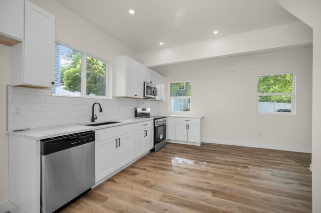 Photo - New Updated 3 Bed 2 Bath Lower South Hill Home!