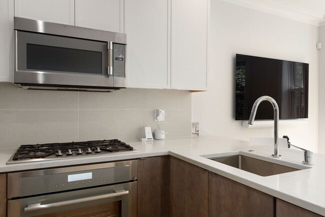 Building Photo - 53 Rutland Sq Unit 2