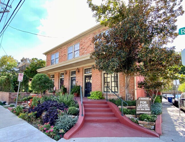 Photo - 2317 Routh St Unit B