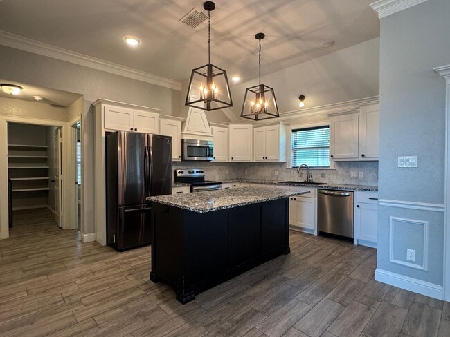 Photo - 205 Meadow Ln