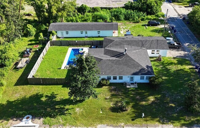 Building Photo - 3900 W 17th St