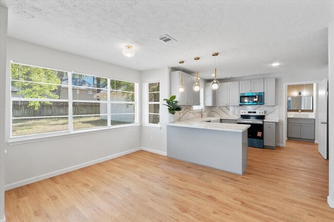 Photo - 3811 Woodbriar Dr