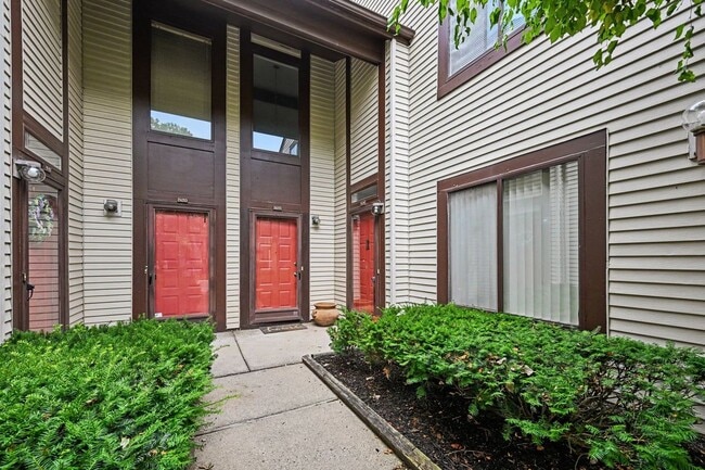 Building Photo - 24225 Evergreen Rd