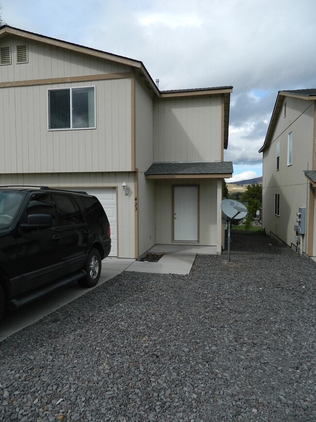 Photo - 423 Nosler St