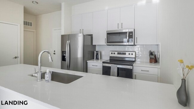 Photo - 3158 SW 12th Ave Unidad 01-207