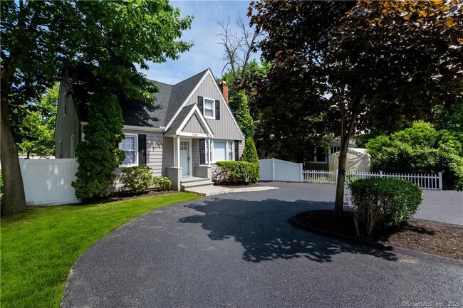 Photo - 1748 Stratfield Rd House