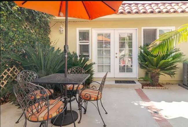 Building Photo - 145 S La Peer Dr Unit 1