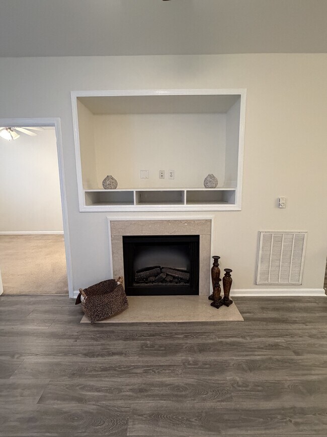 Photo - 635 Marshtree Ln