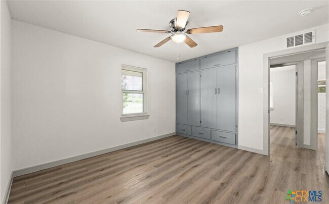 Photo - 2109 W Avenue B