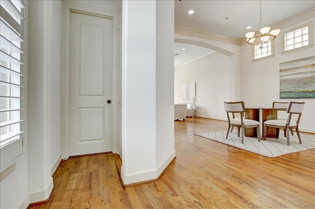 Photo - 2318 Welch St