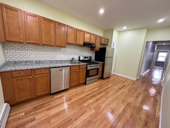 Photo - 295 Windsor St Unit 3