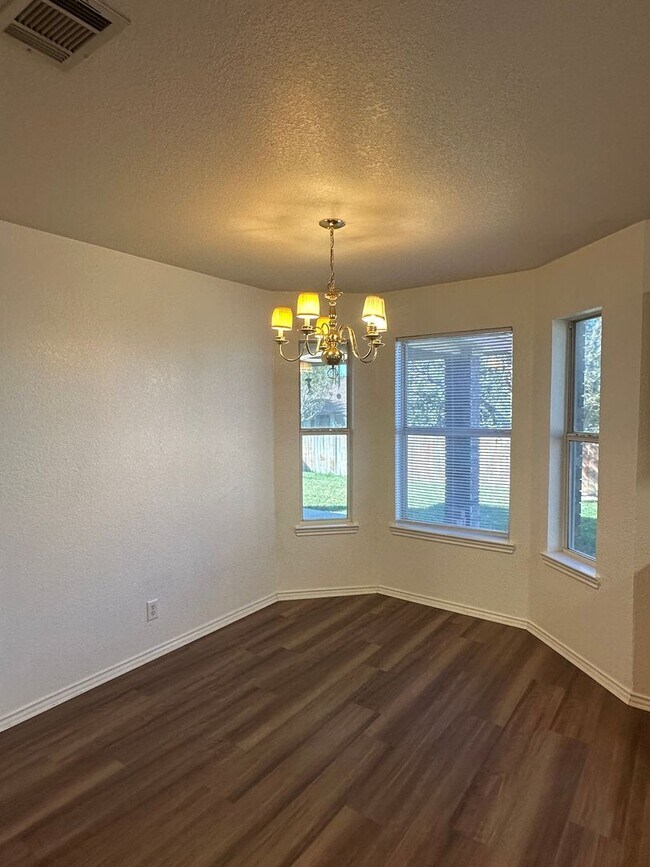 Photo - 3 bedrooms PLUS Bonus Room