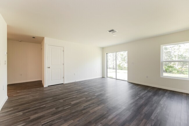 Photo - 431 Eisenhower Blvd