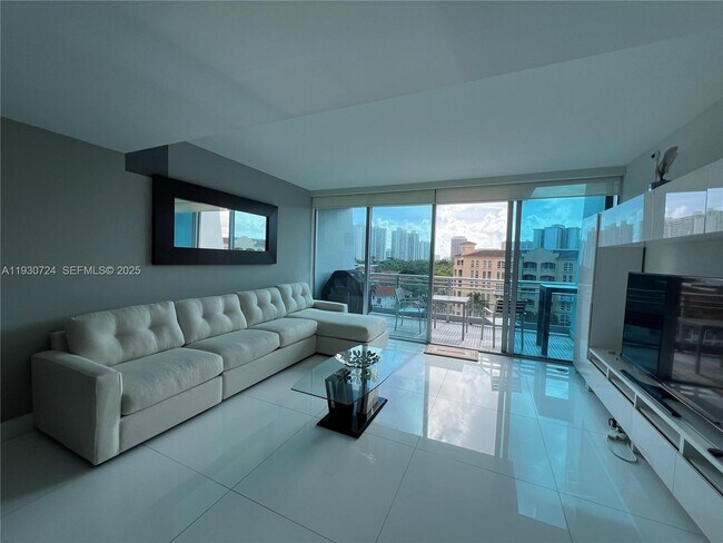 Photo - 2950 NE 188th St Unidad 531