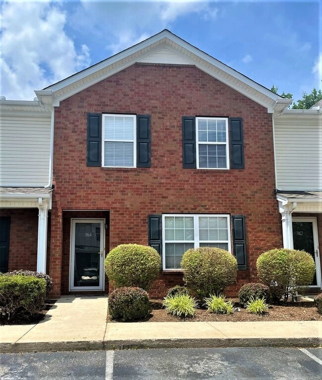 Building Photo - 3 Bedroom Townhome in Barfield Commons