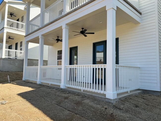 Photo - 3 Bed 3 Bath Flat