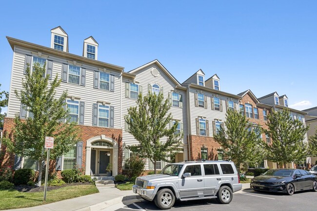 Building Photo - Welcome to this stunning 3-bedroom, 2.5-ba... Rental