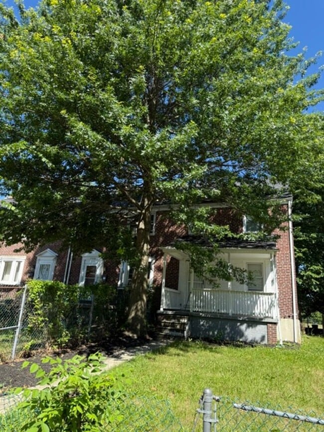 Building Photo - Spacious Home for Rent! W/D! Partially Finished Basement! Available Now!