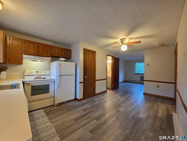 Photo - 1568 Meriden Rd