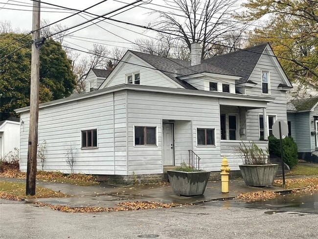 Building Photo - 1063 W 4th St