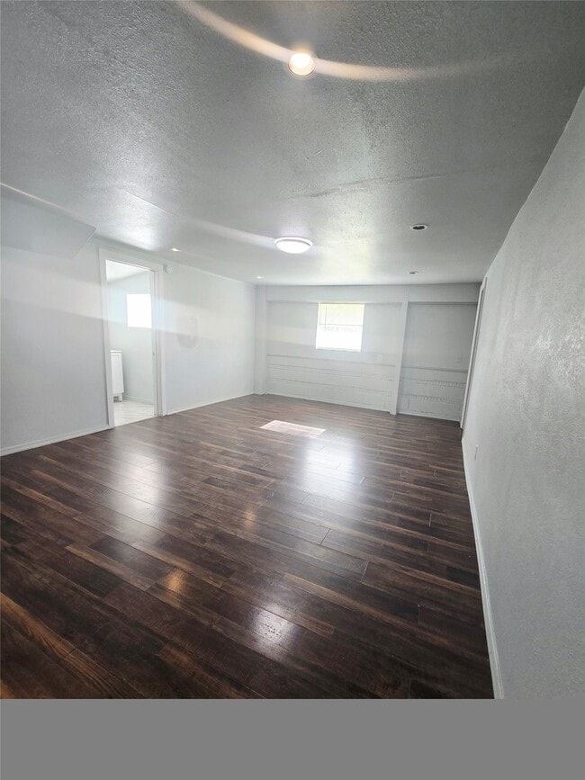 Photo - 5709 Craig St