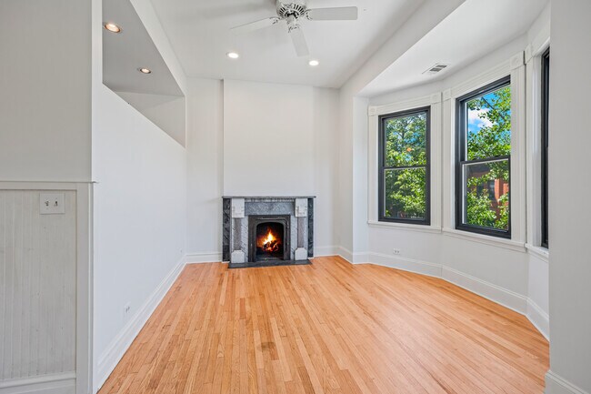 Photo - 800 S Loomis St