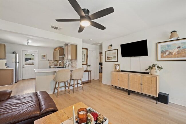 Photo - 1103 Brass St