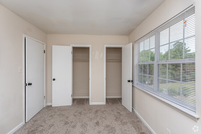 2BR, 1.5BA - 1,100 SF