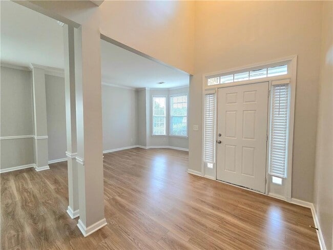 Photo - 621 Roxtree Ct NE