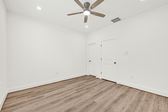 Photo - 4606 Crown Grove Ln