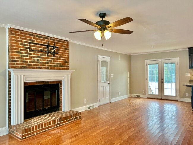 Photo - SPACIOUS INSIDE AND OUT!